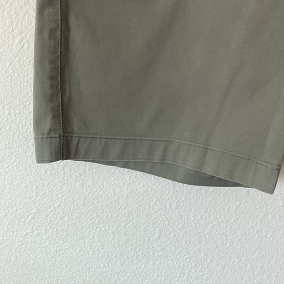 J.Crew Men’s Chino Sage Green Stretch Shorts 9’ Size 35 - Picture 4 of 15